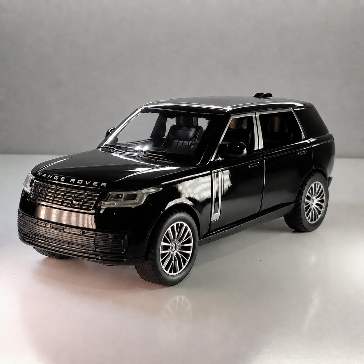 Black Range Rover 1:28 Diecast Car