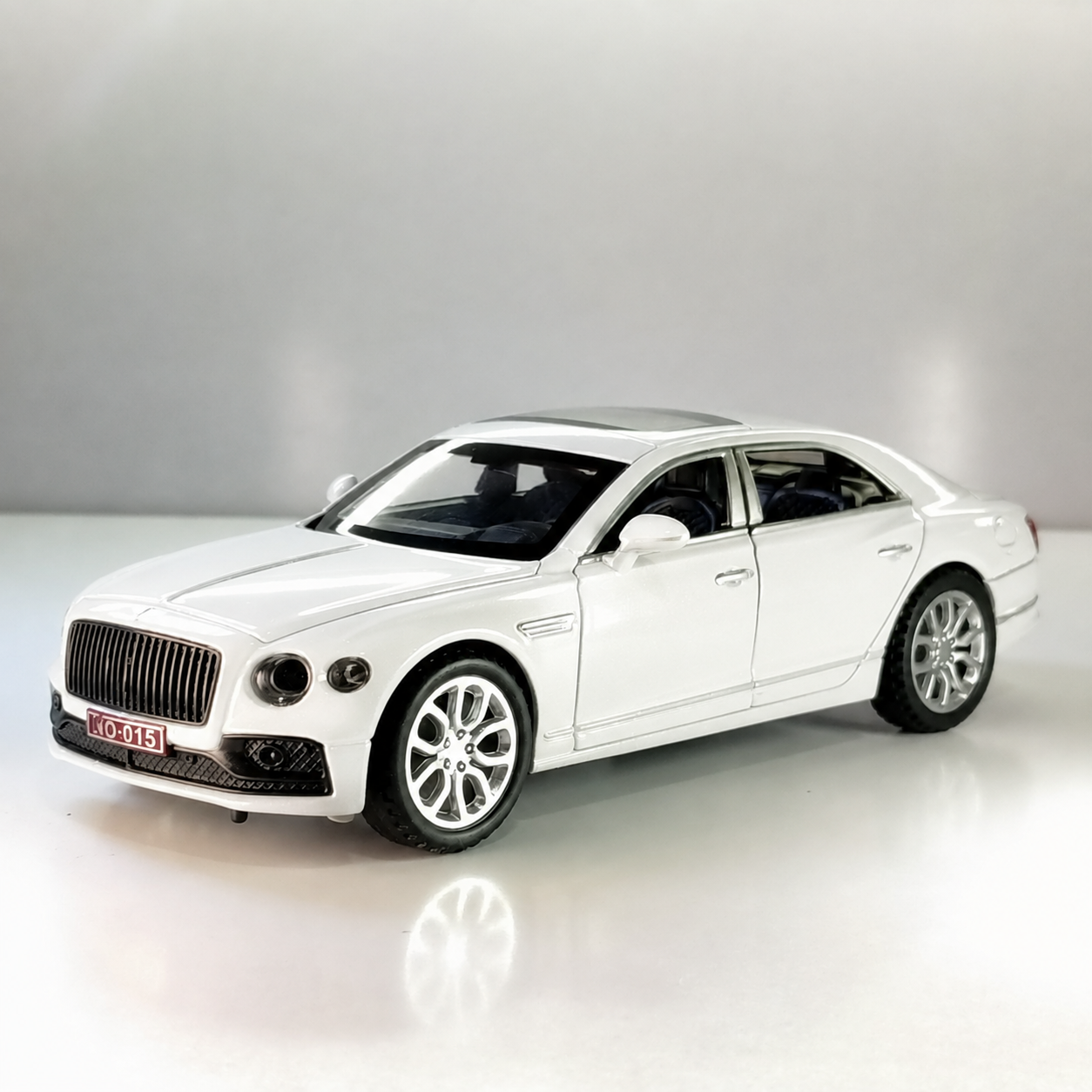 White Bentley Flying Spur 1:28 Diecast Car