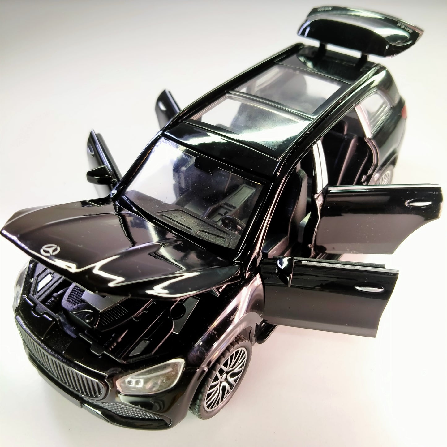 Mercedes-Maybach 1:28