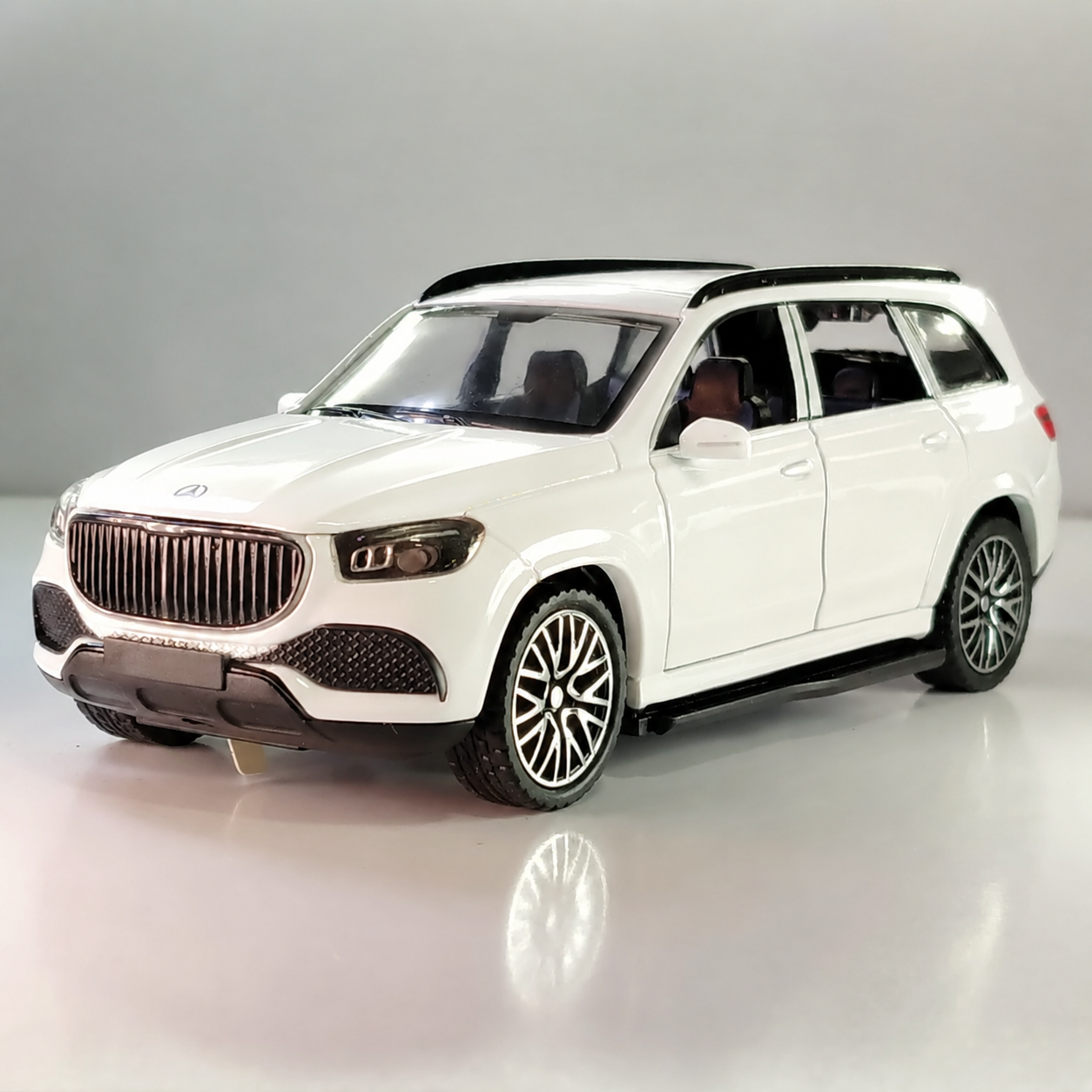 White Mercedes-Maybach 1:28 Diecast Car