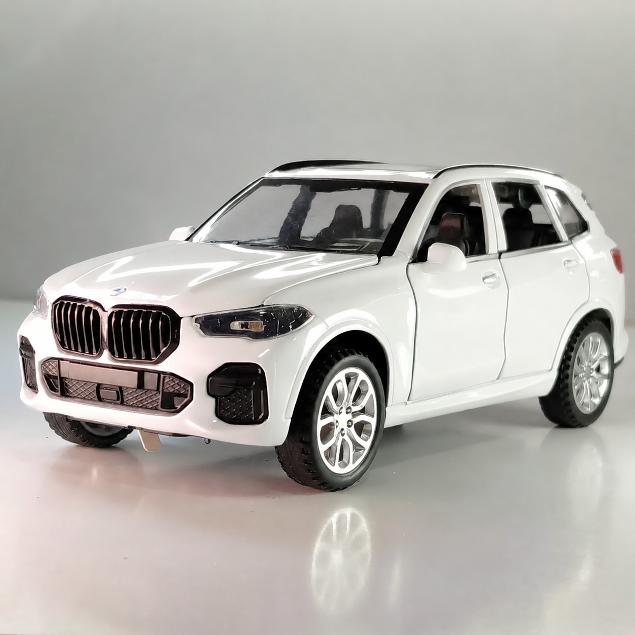 White BMW X5 1:28 Diecast Car