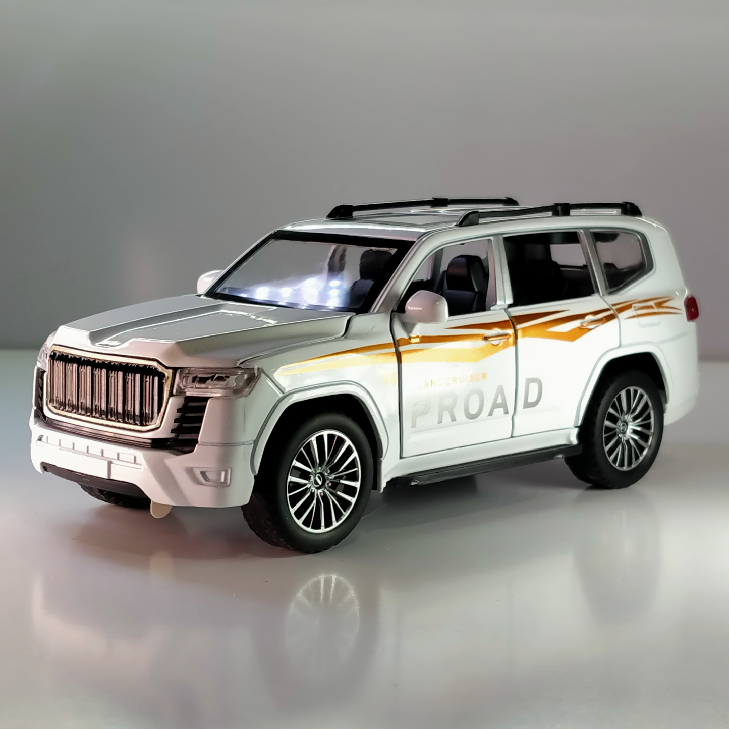 White Toyota Land Cruiser Prado 1:28 Diecast Car