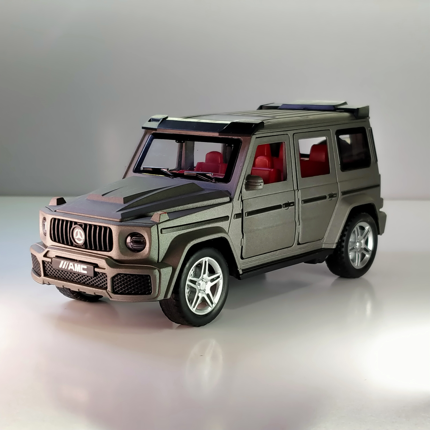 Gray Mercedes-AMG G63 1:28 Diecast Car