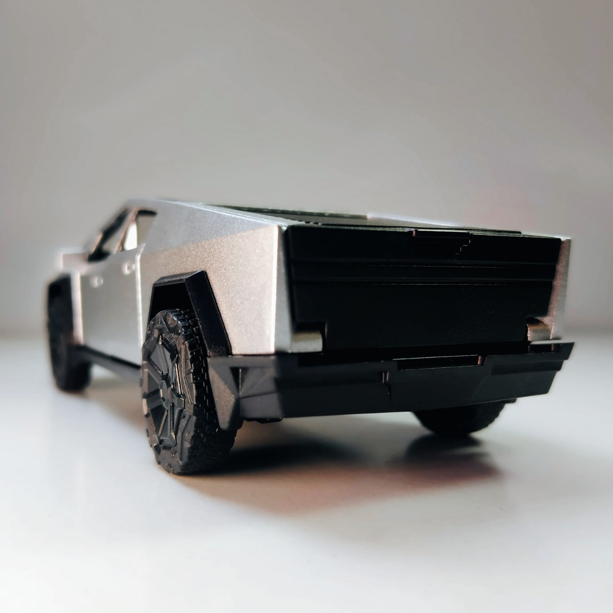 Tesla Cybertruck 1:36