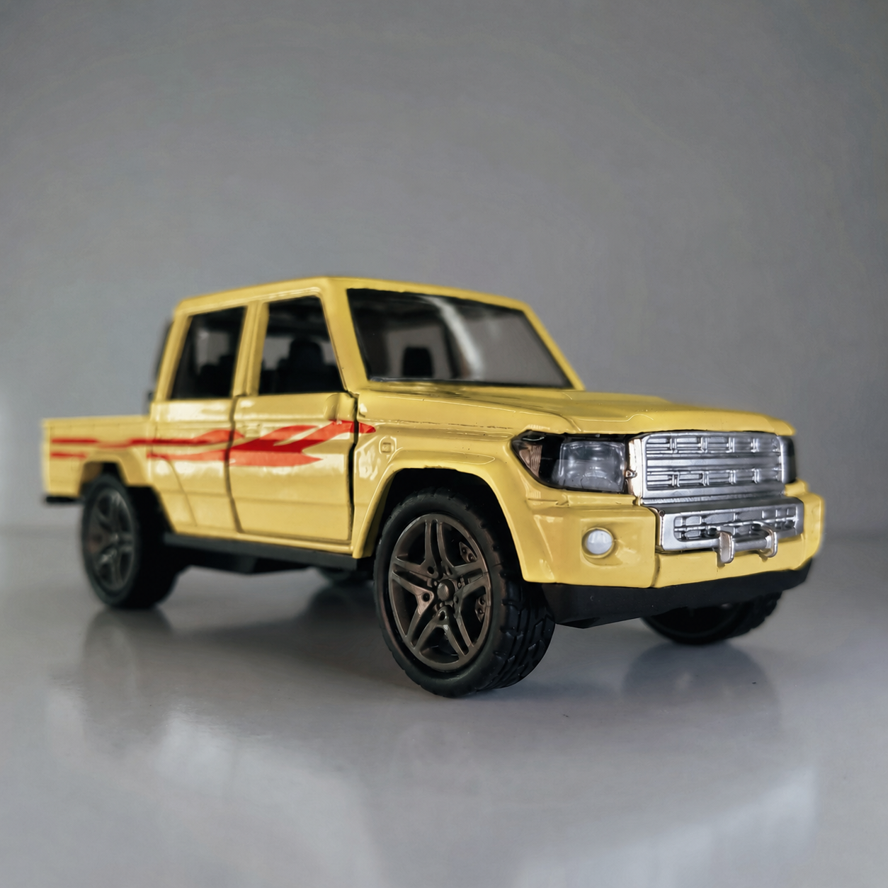 Yellow Toyota Land Cruiser Double Cab Pickup 1:32 Diecast Car