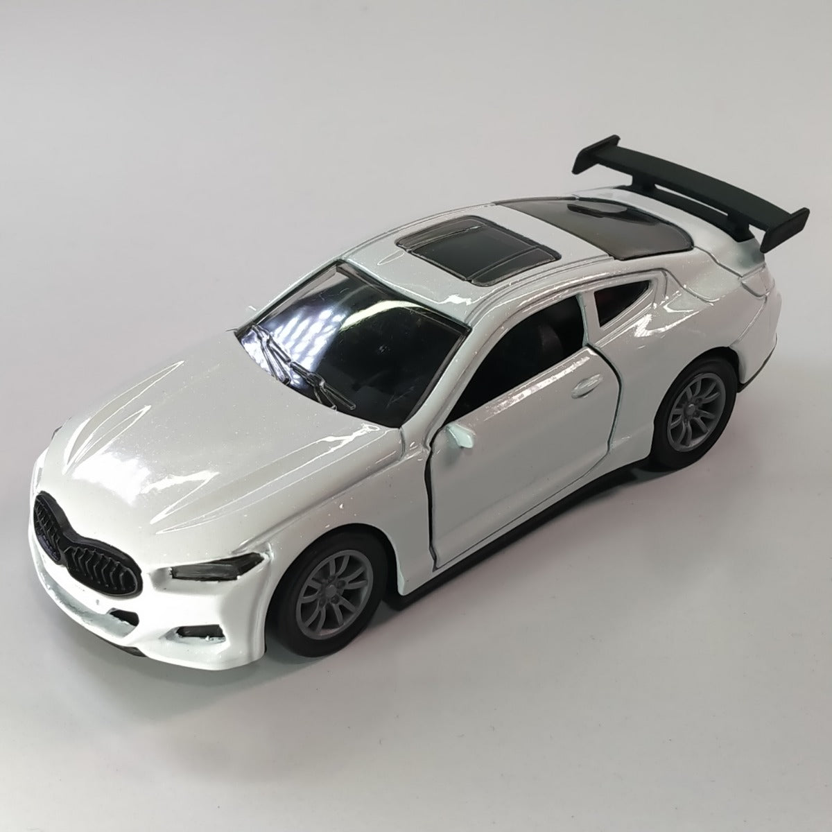 S BMW M8 1:32