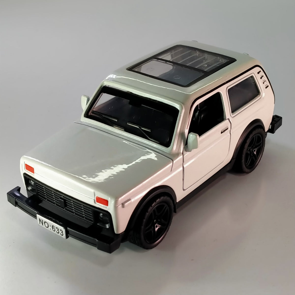 Lada Niva 1:64