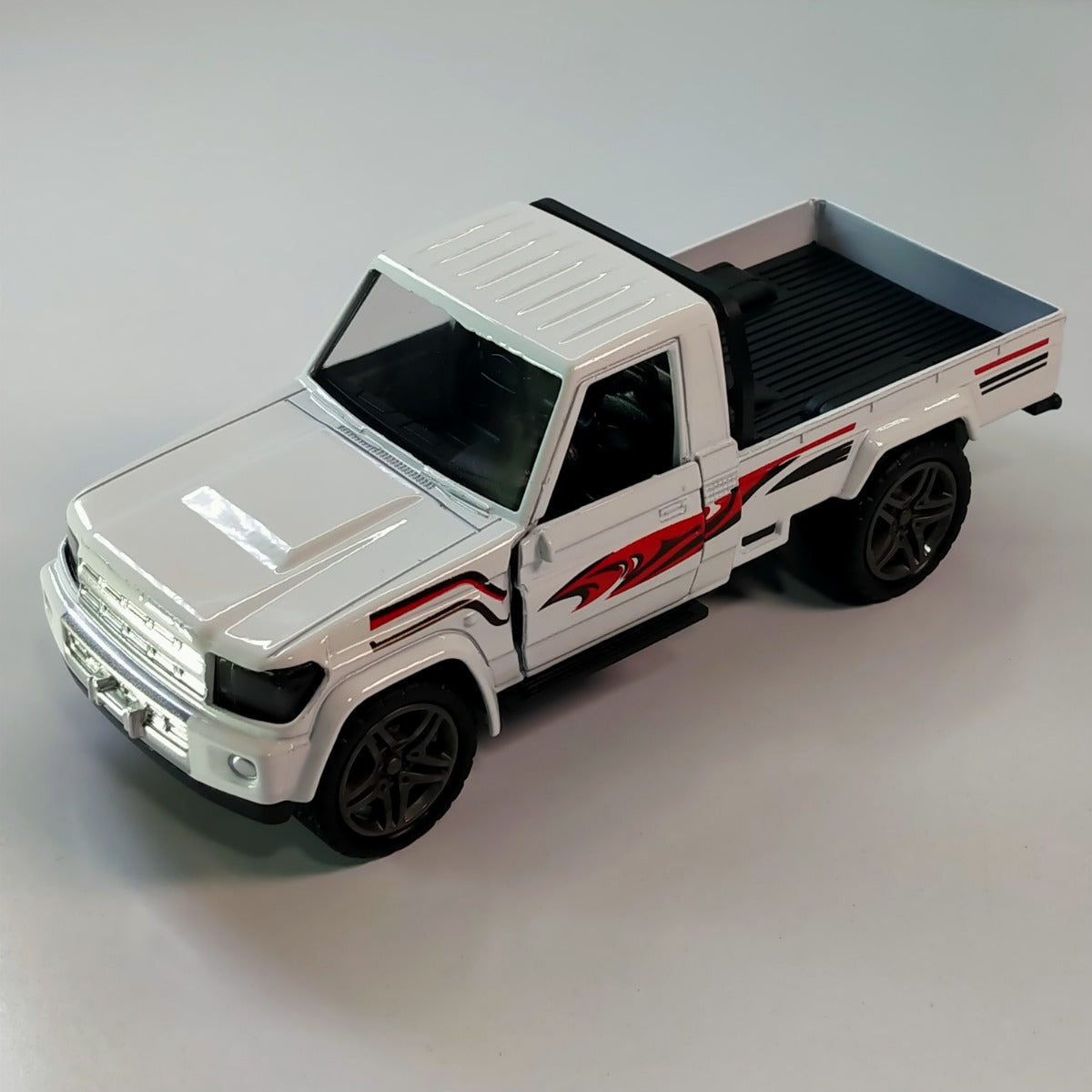 Land Cruiser Pickup 1:32