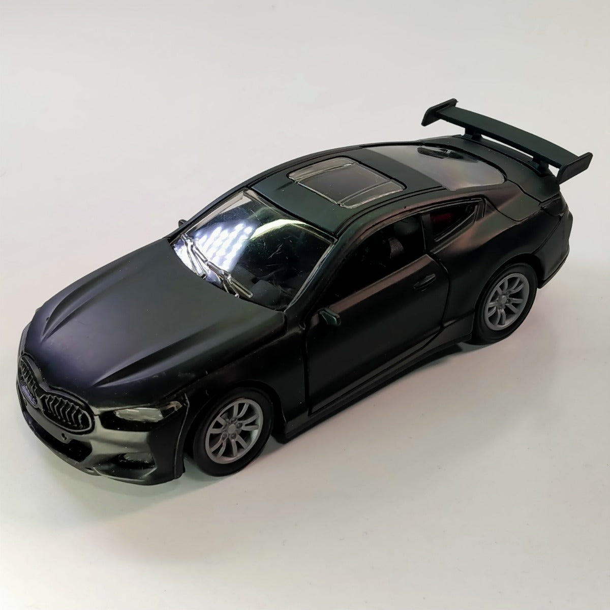 S BMW M8 1:32